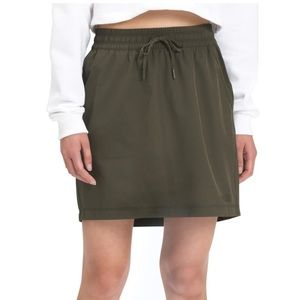 NWOT W’s North Face “Never Stop Wearing” Olive Green Skirt - size M 🫒